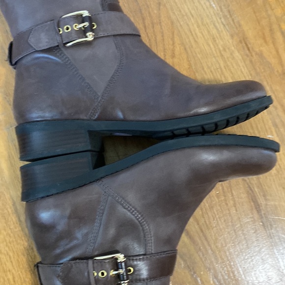 Me Too Leather Boots: 6 1/2 M - Picture 7 of 15